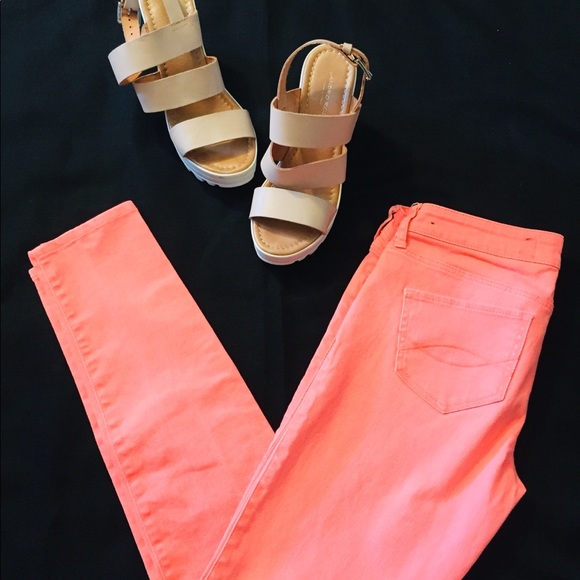 Abercrombie & Fitch neon pants fitted to the body - Picture 3 of 8